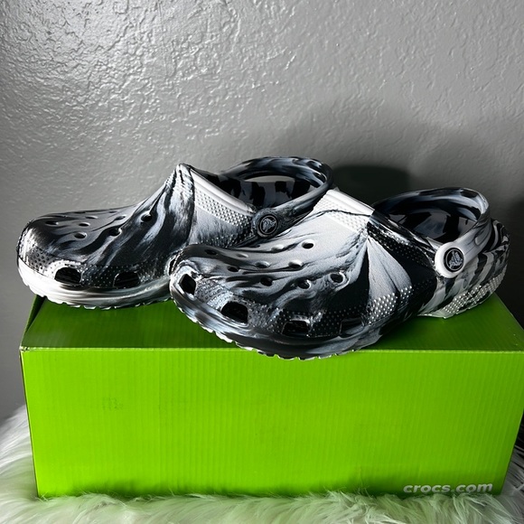 NWT Crocs Classic Marbled Clog size size m8/w10 - Picture 3 of 7